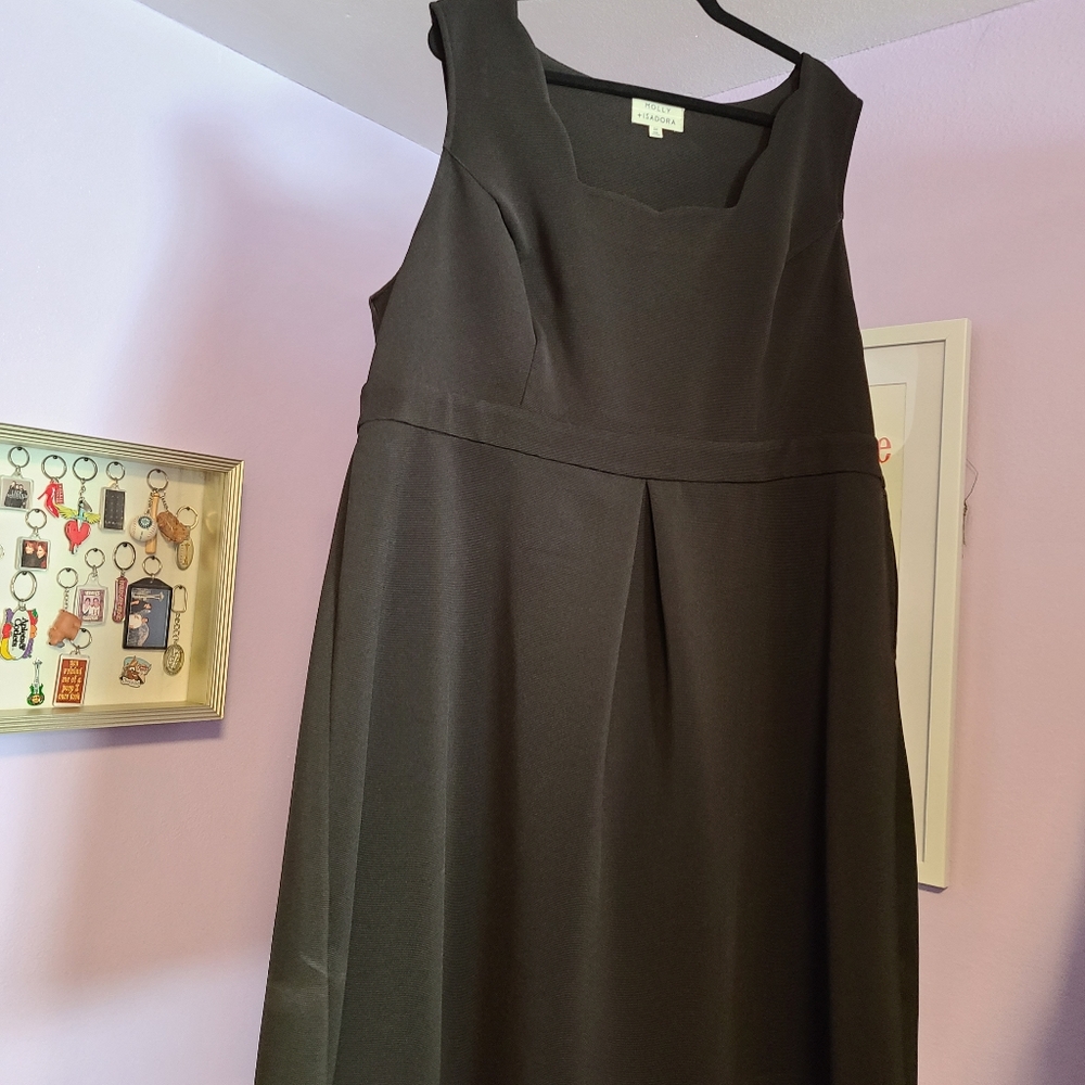 Black sleeveless dress